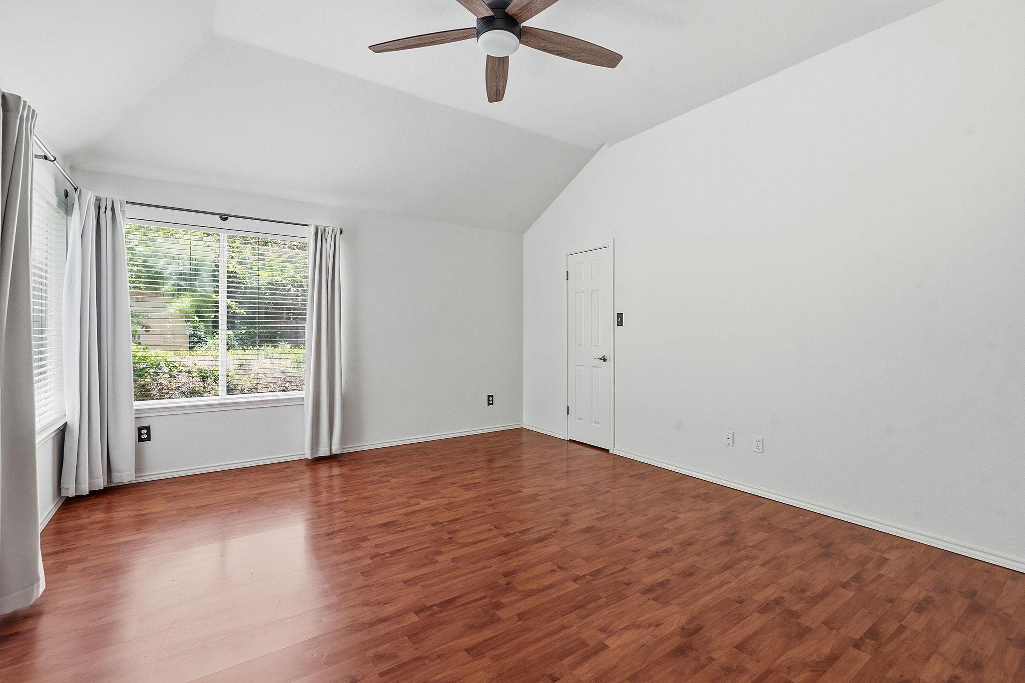 5021 McDade DR