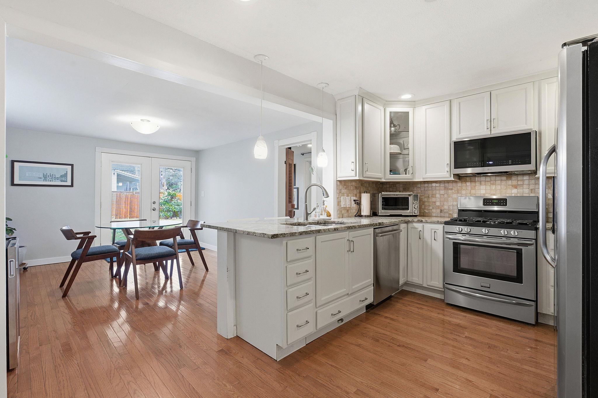 912 E 55th 1/2 ST
