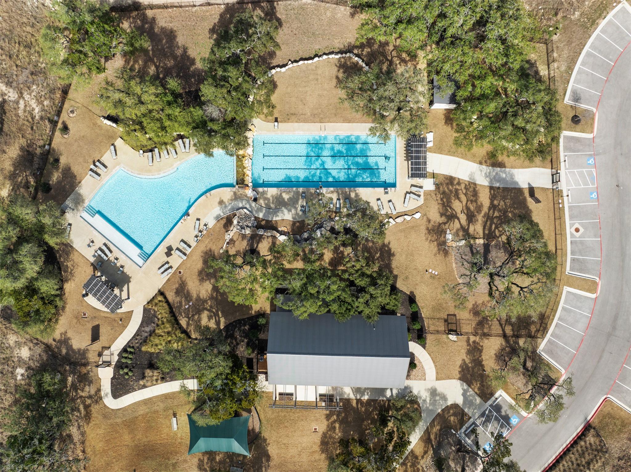 438 Pear Tree LN