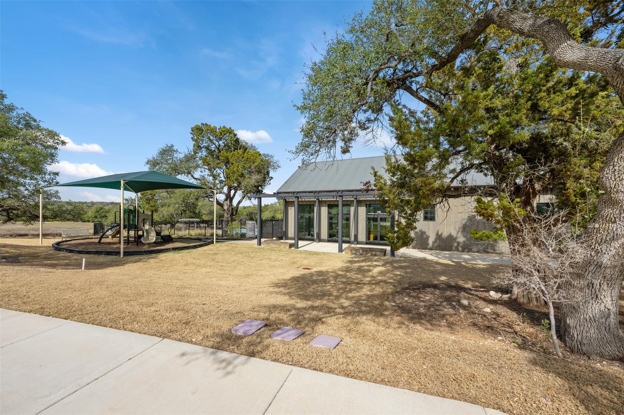 438 Pear Tree LN