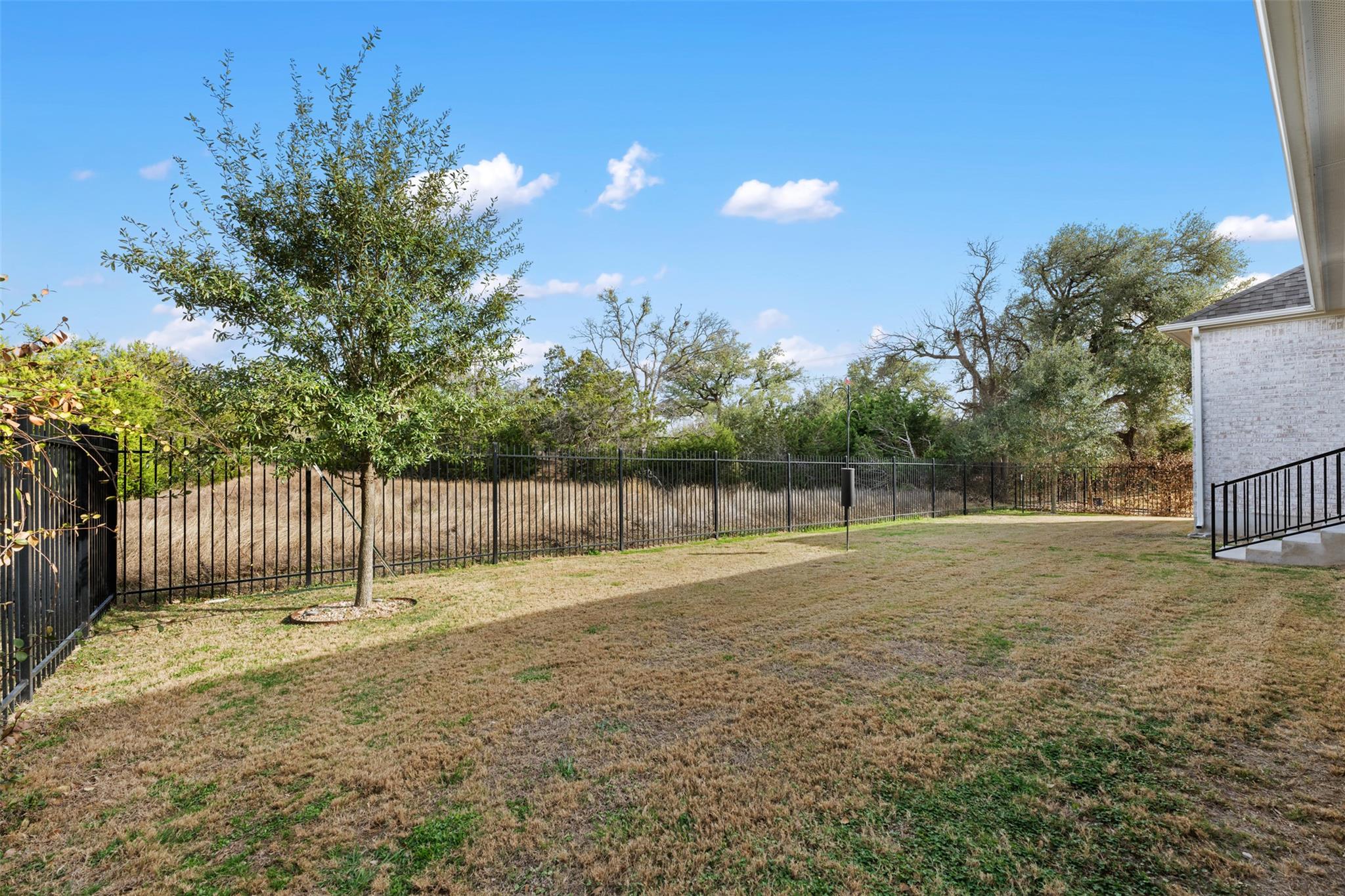 438 Pear Tree LN