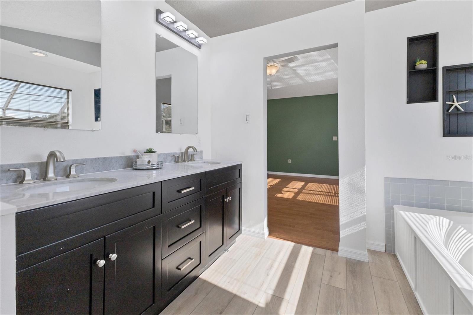 3125 57TH AVENUE CIR E