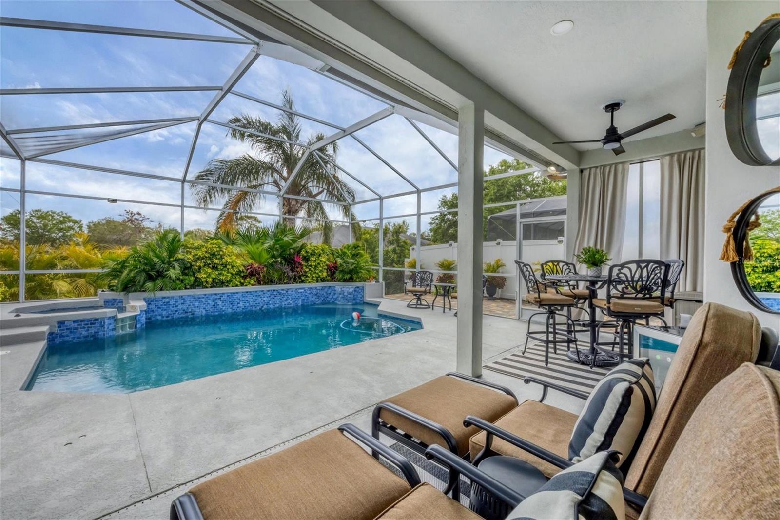 6253 AVENTURA DR