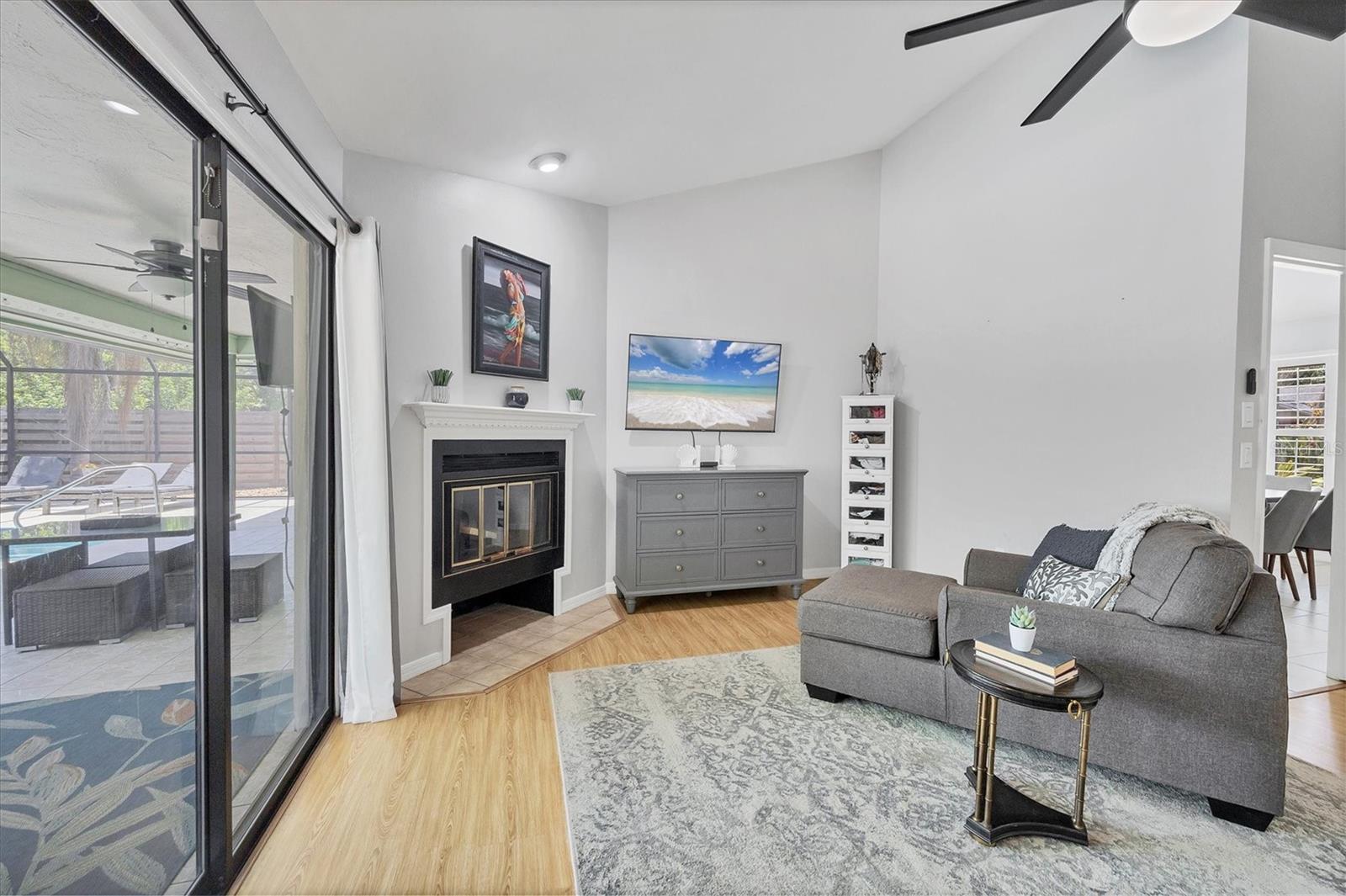 4079 WOODVIEW DR