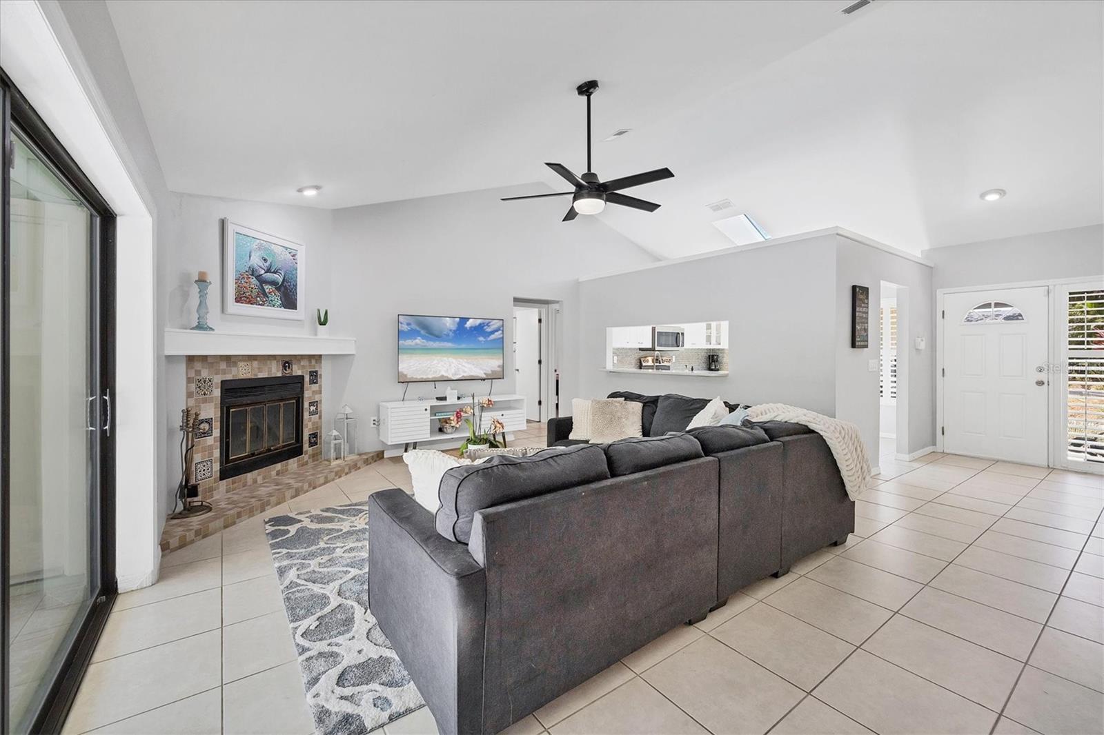 4079 WOODVIEW DR