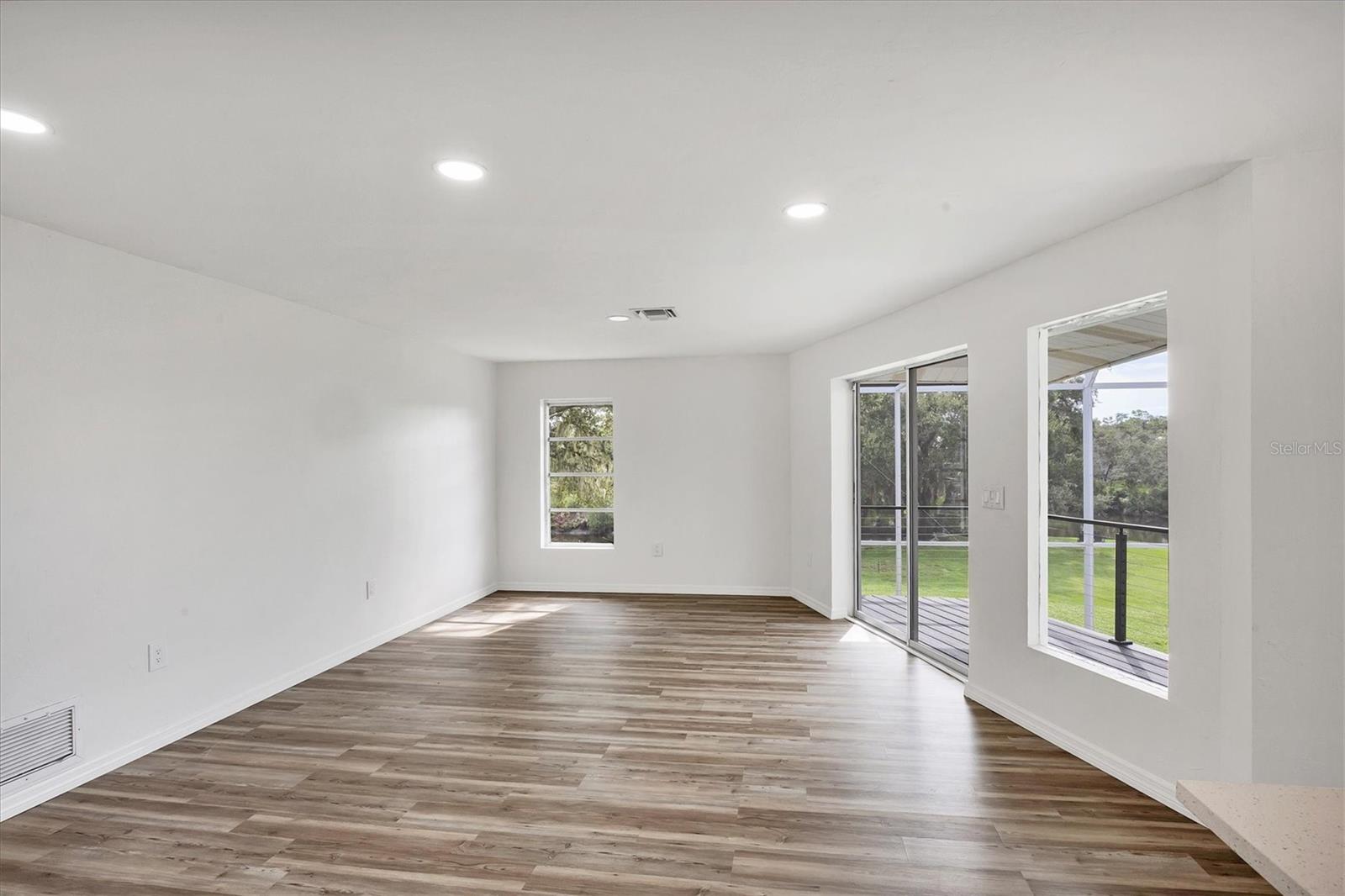 2460 WHIPPOORWILL CIR