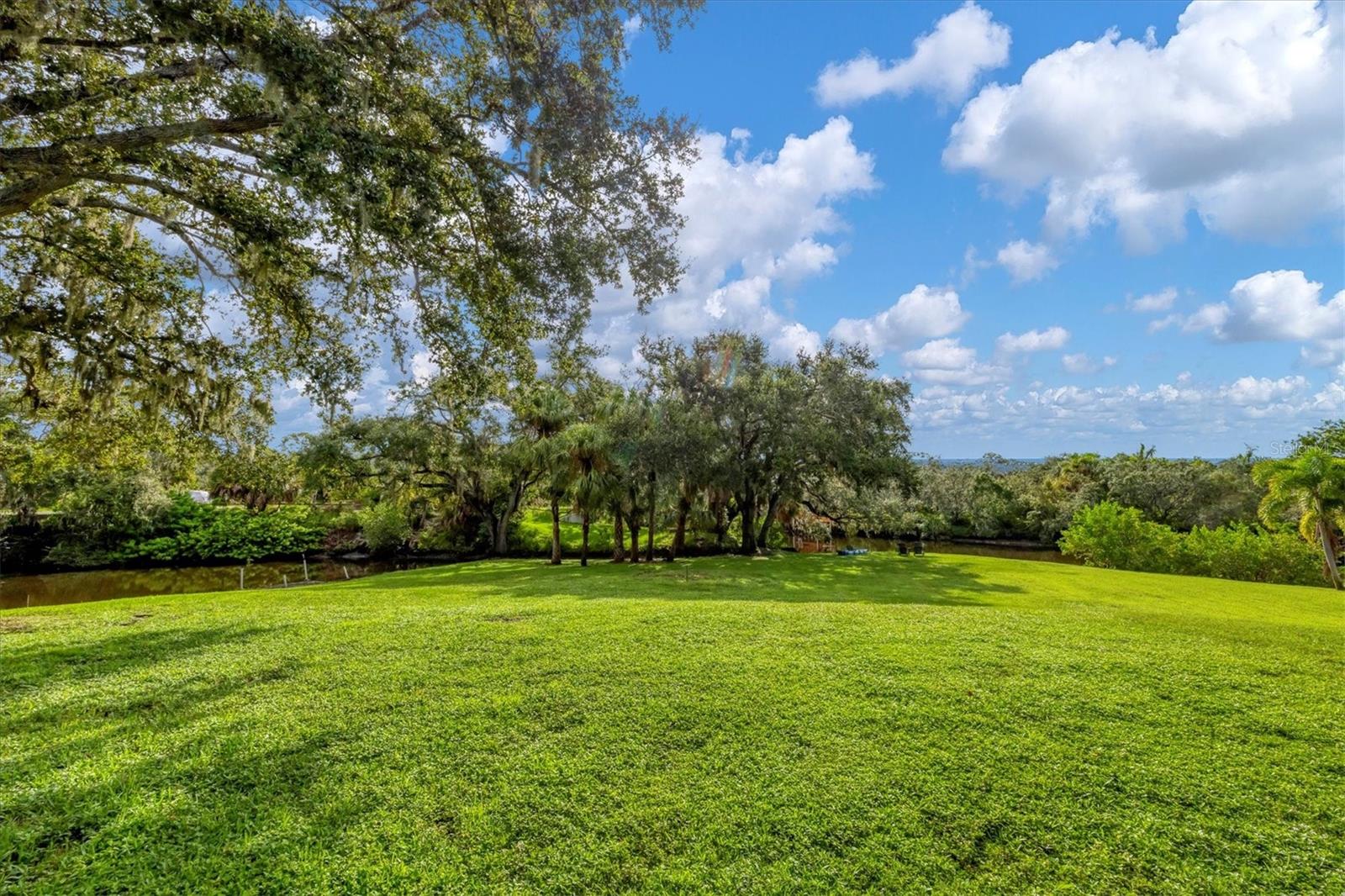 2460 WHIPPOORWILL CIR