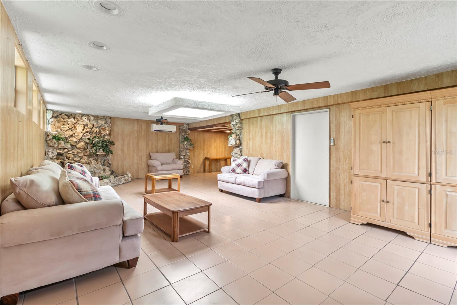 3205 BOUGAINVILLEA ST