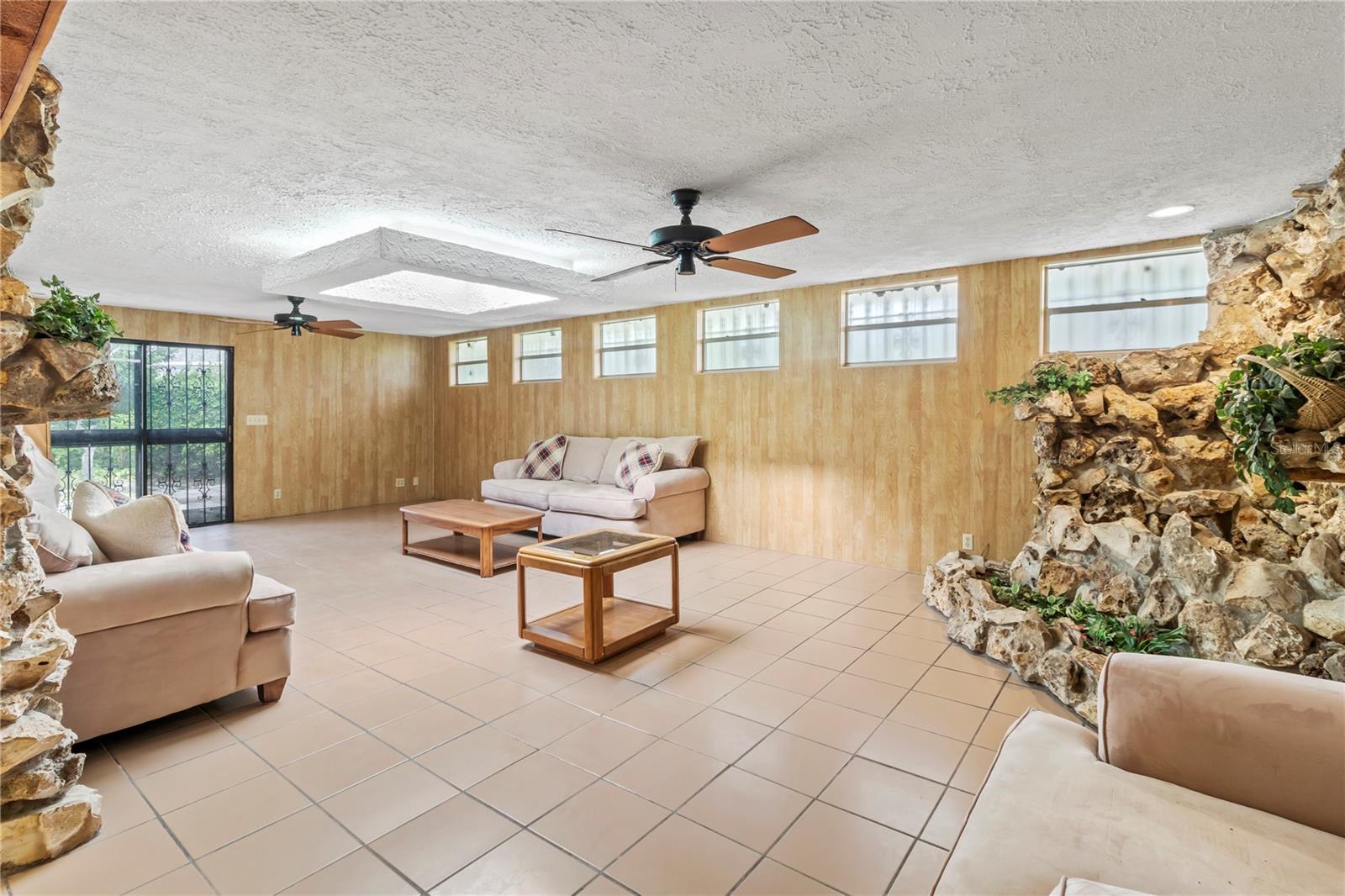 3205 BOUGAINVILLEA ST