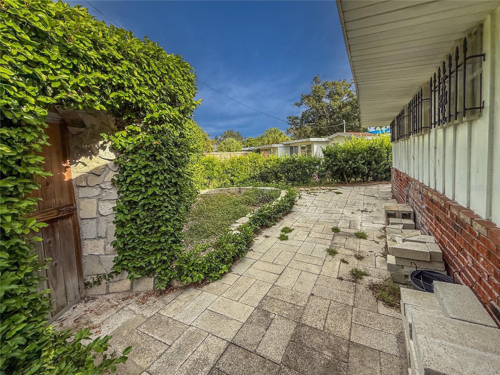 3205 BOUGAINVILLEA ST