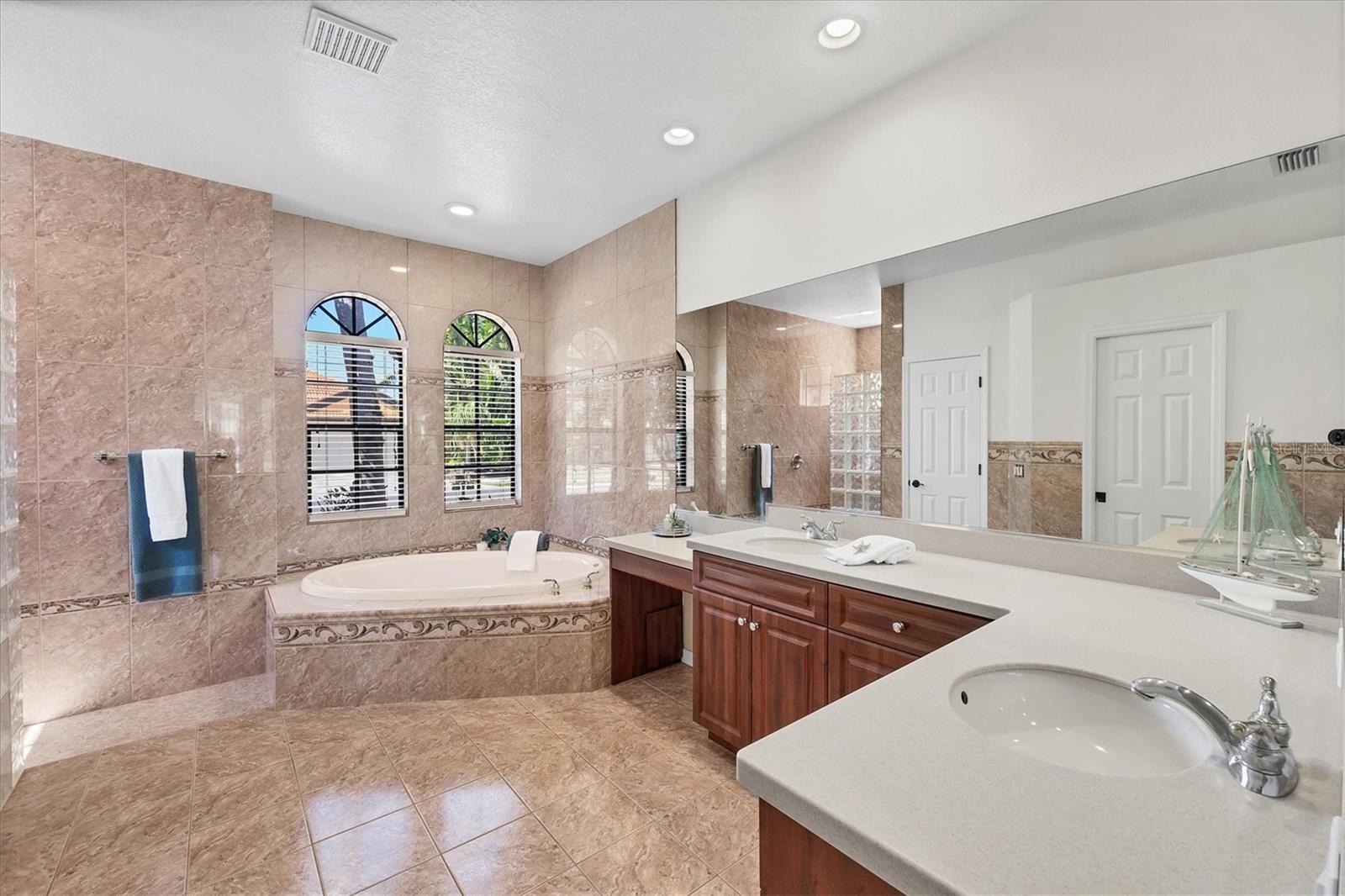 6255 AVENTURA DR