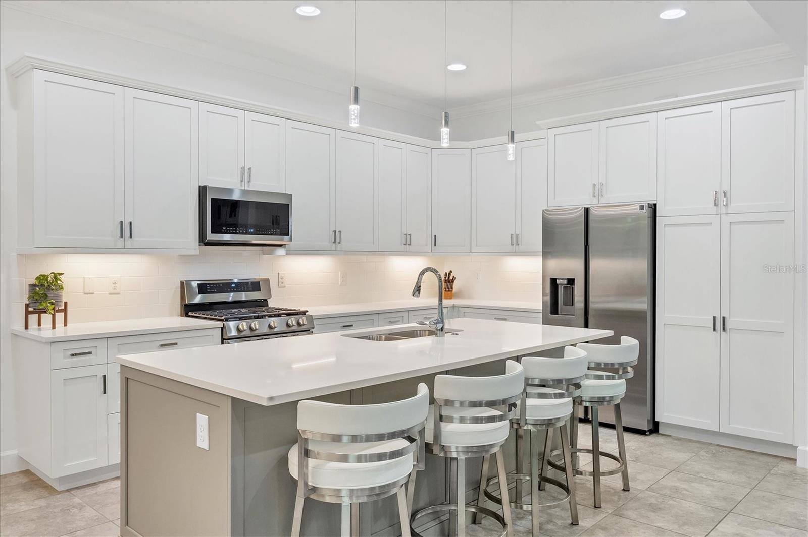 7761 SANDHILL LAKE DR