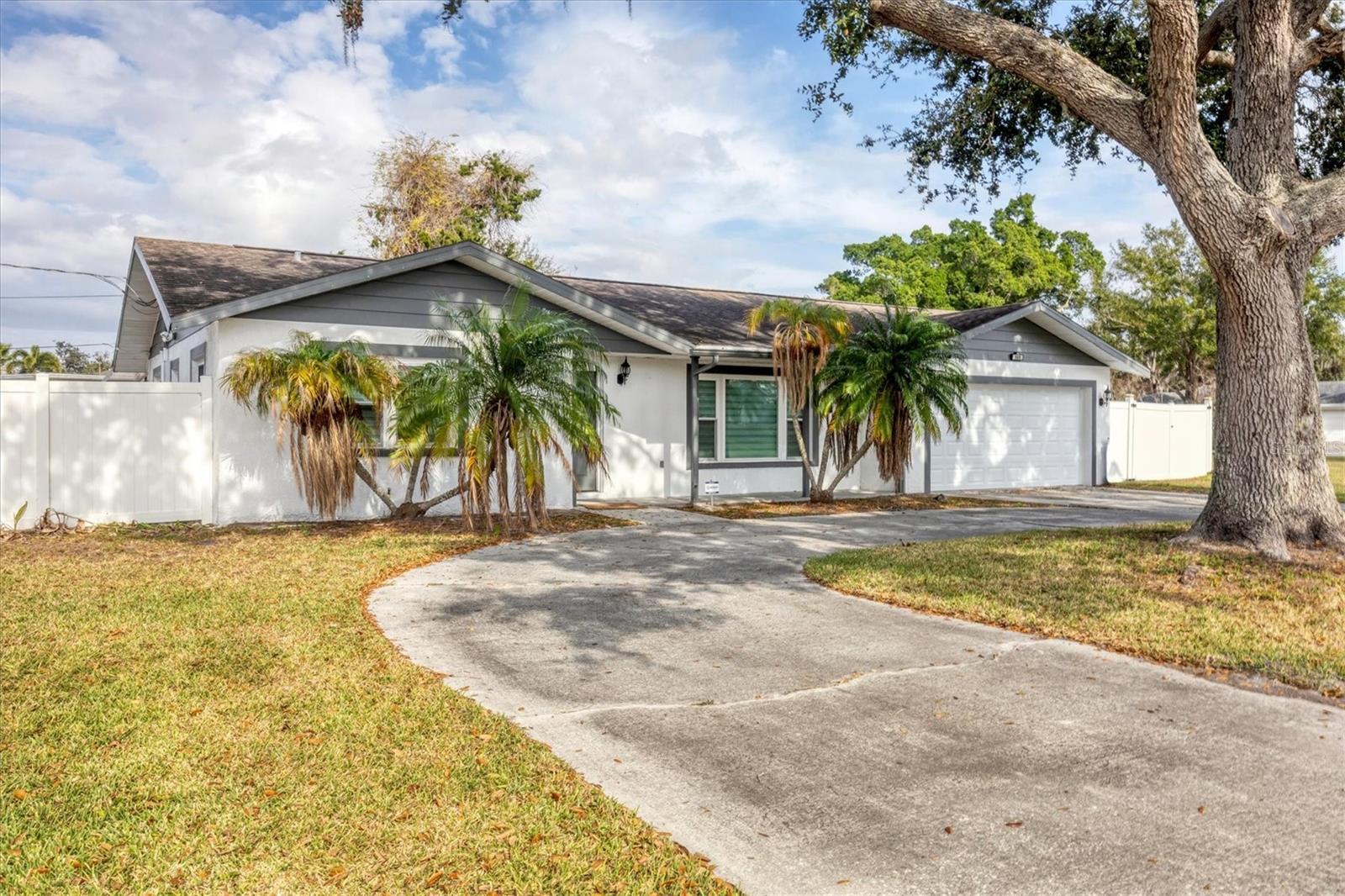 322 LINDEN DR