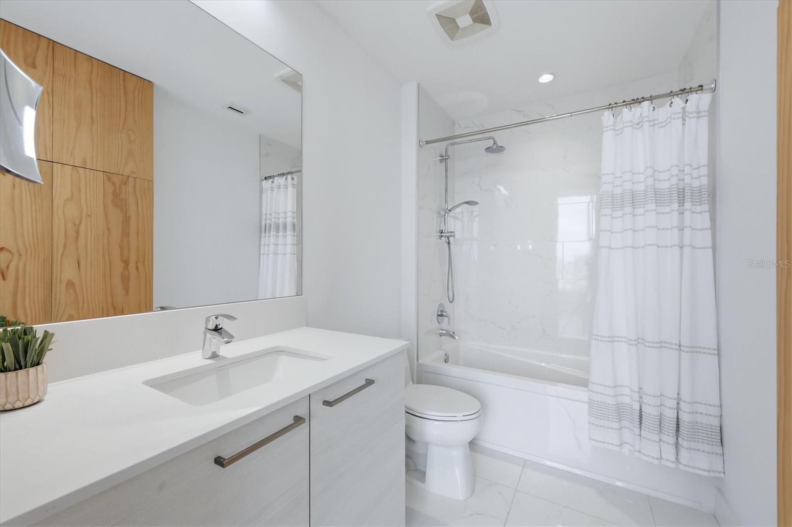 111 S PINEAPPLE AVE #1103