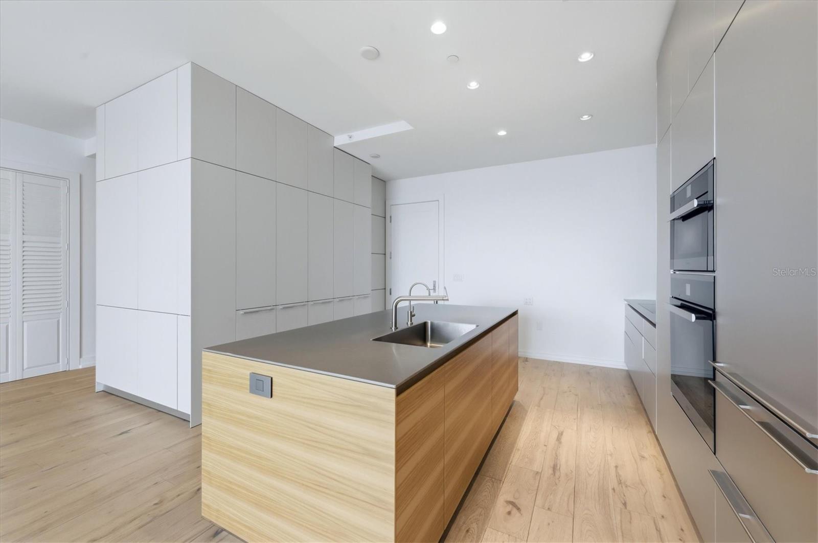 111 S PINEAPPLE AVE #1103