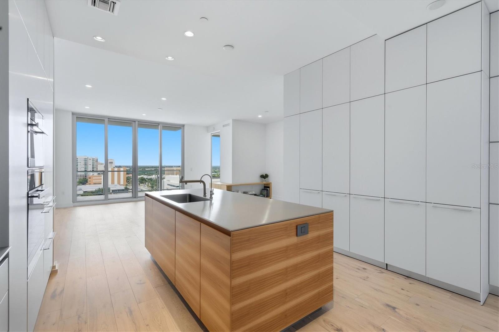 111 S PINEAPPLE AVE #1103