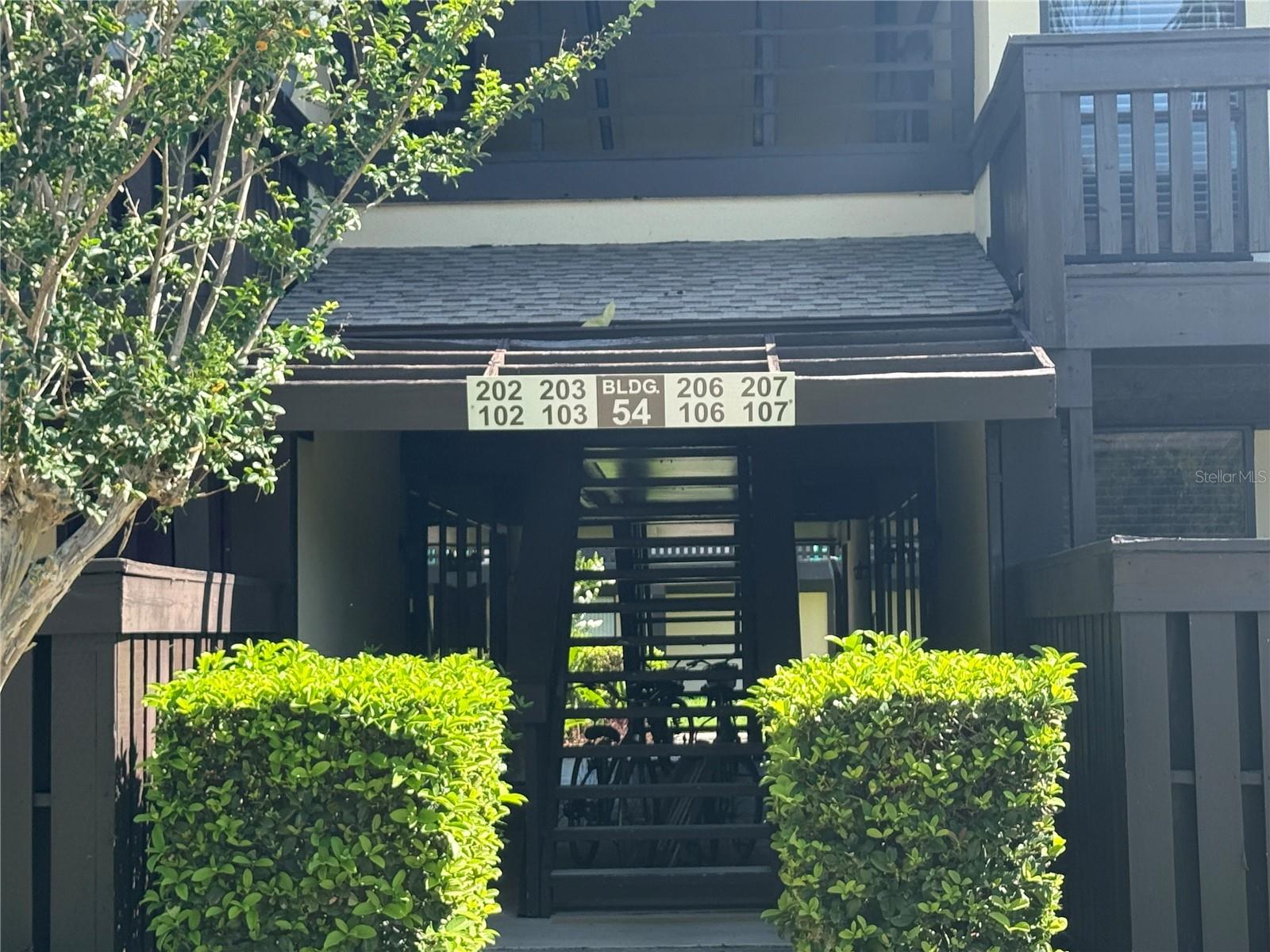 54 CLUB HOUSE DR #102