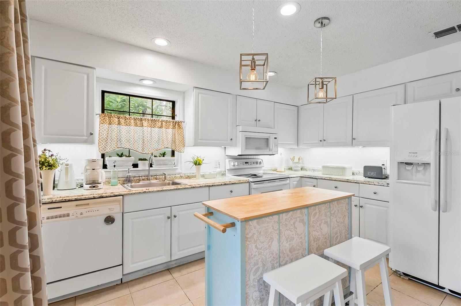 230 BEECHWOOD LN