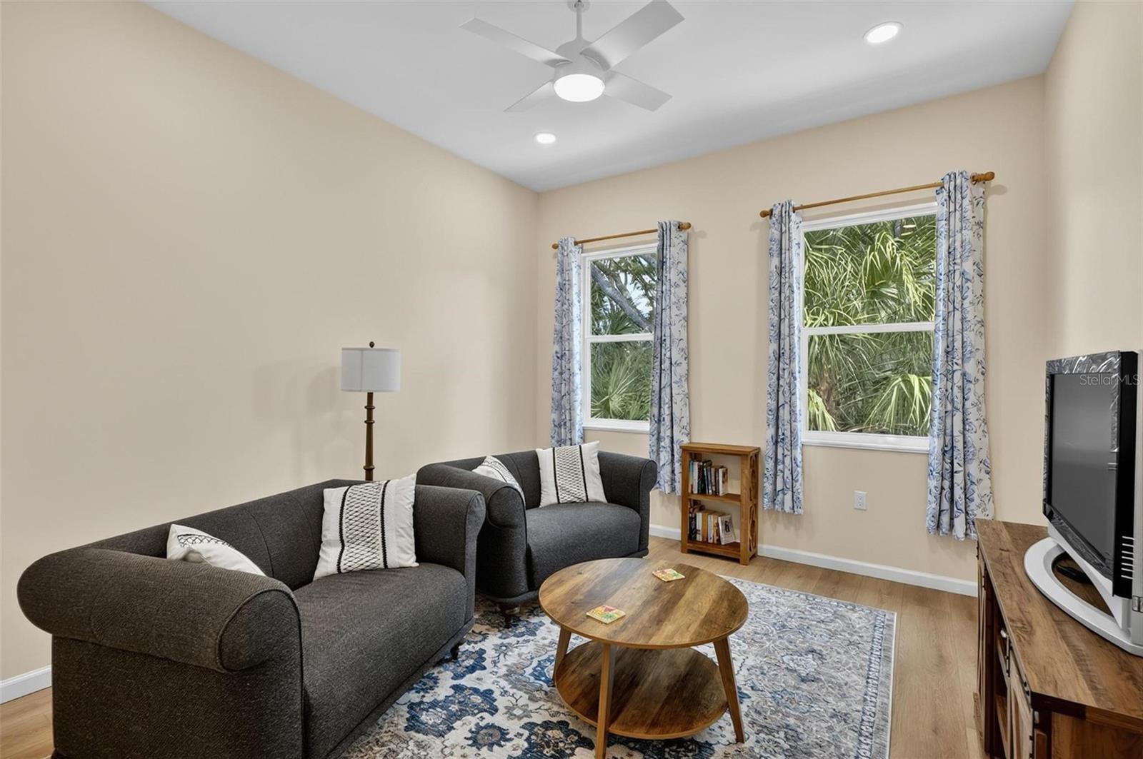 1232 S FLAGLER AVE