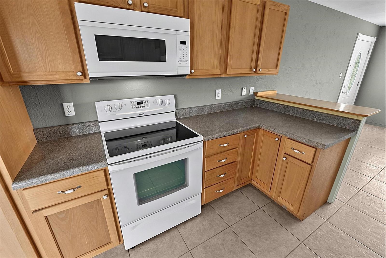 22 BEECHWOOD DR