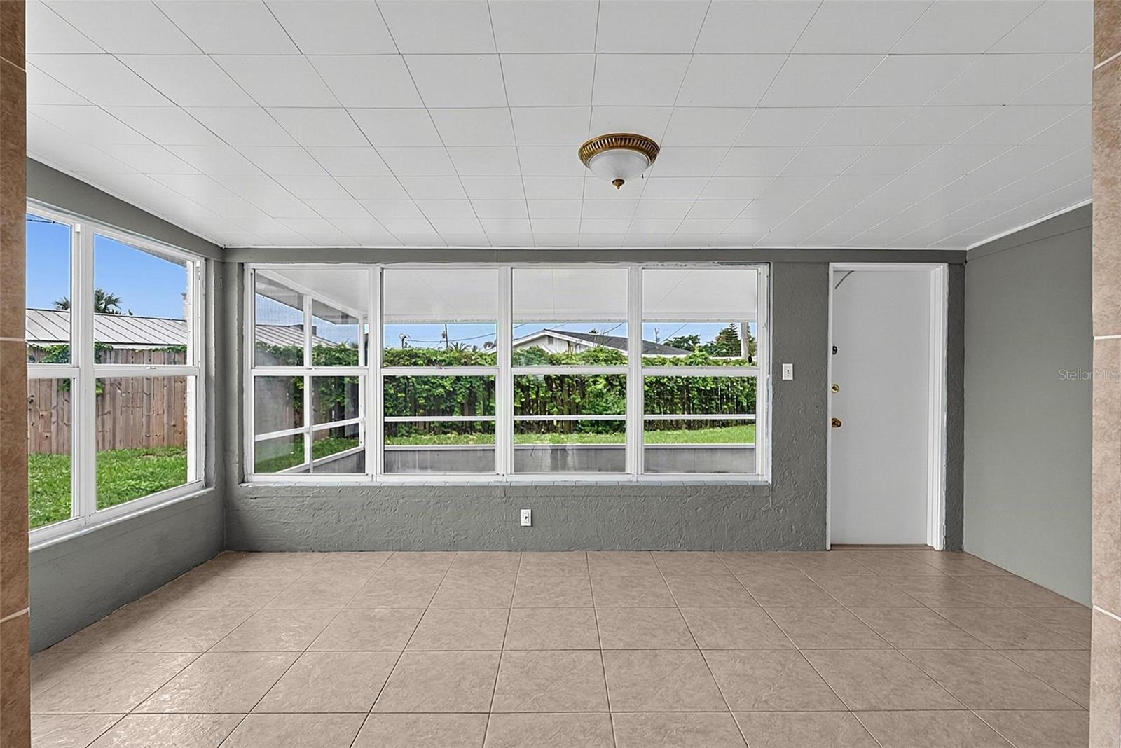 22 BEECHWOOD DR