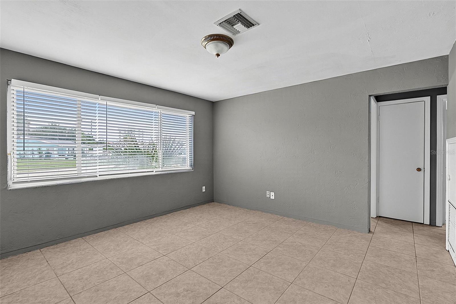 22 BEECHWOOD DR