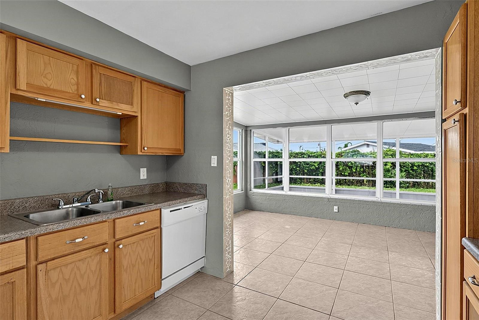 22 BEECHWOOD DR