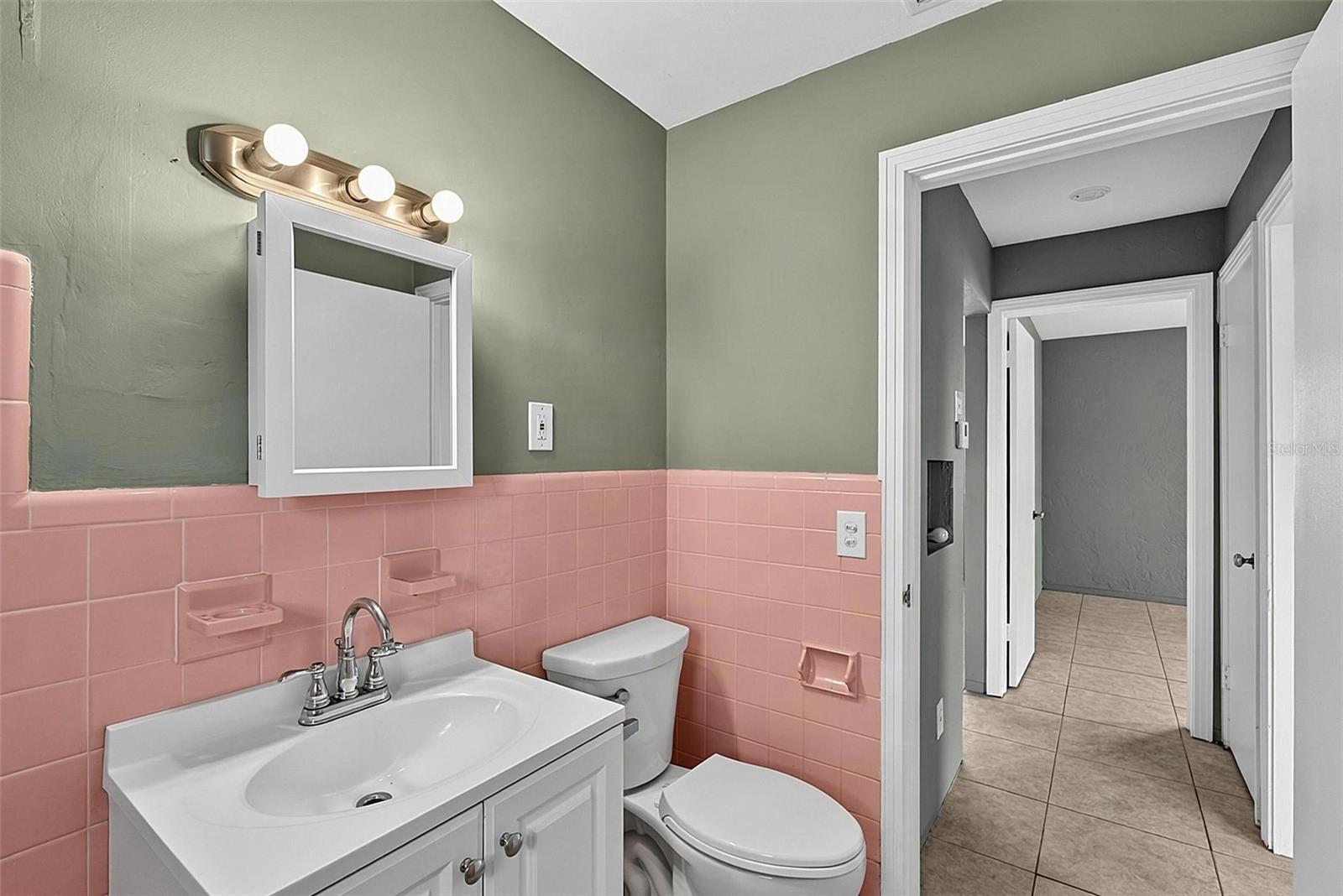 22 BEECHWOOD DR