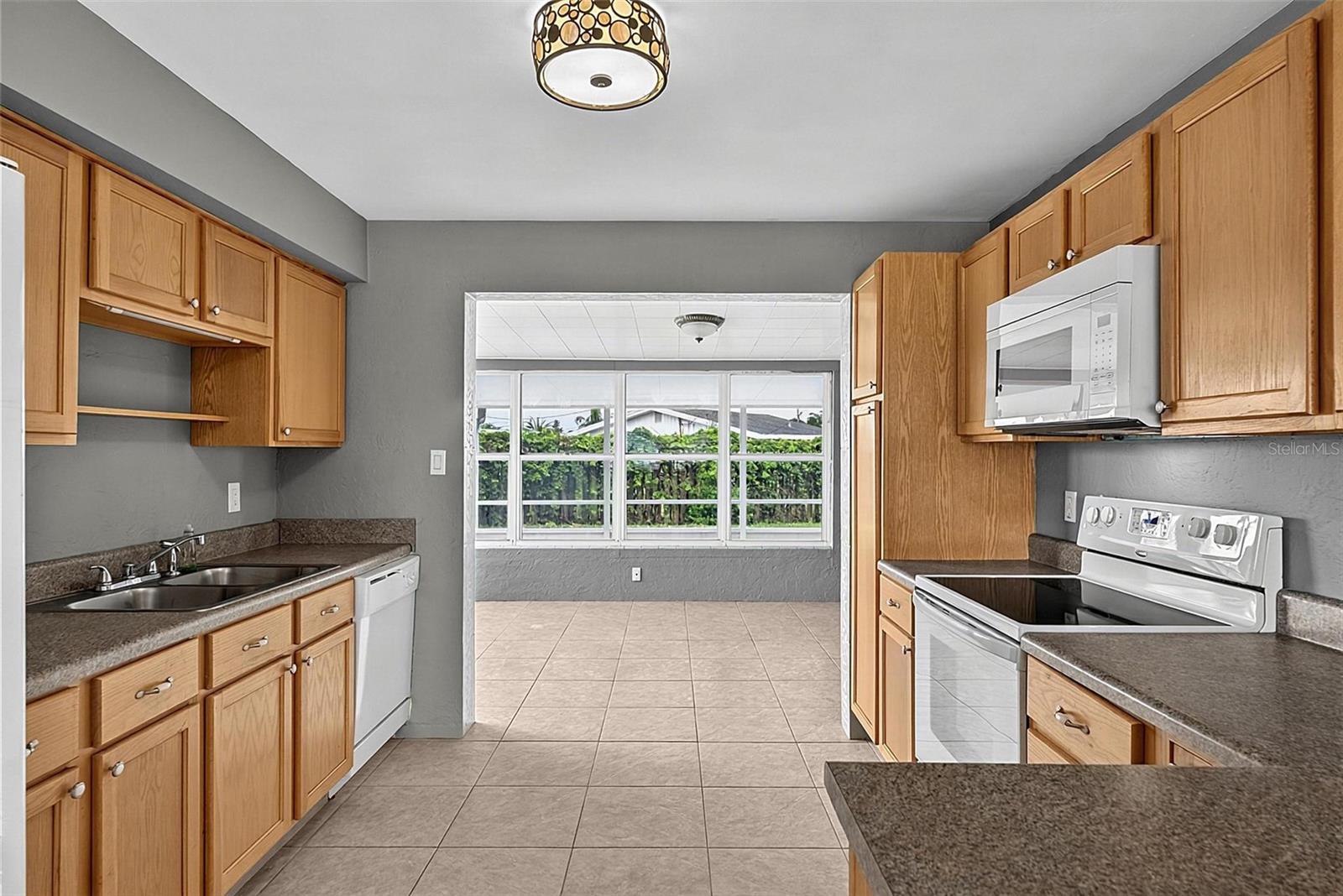 22 BEECHWOOD DR