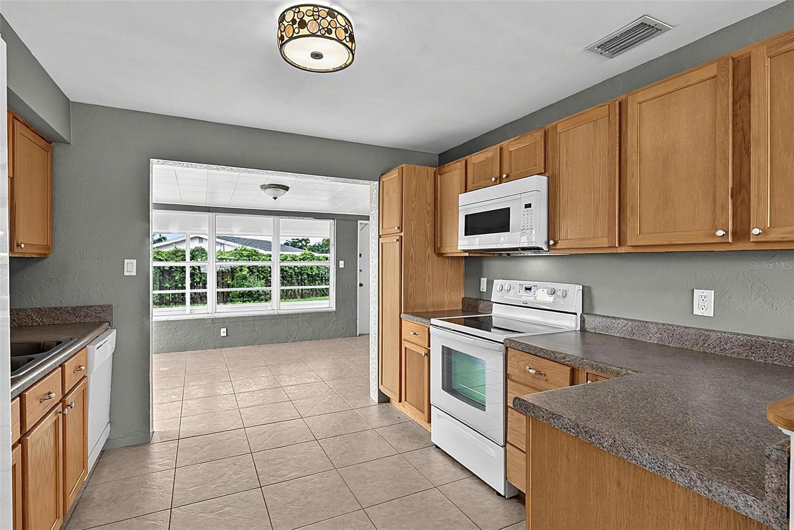 22 BEECHWOOD DR