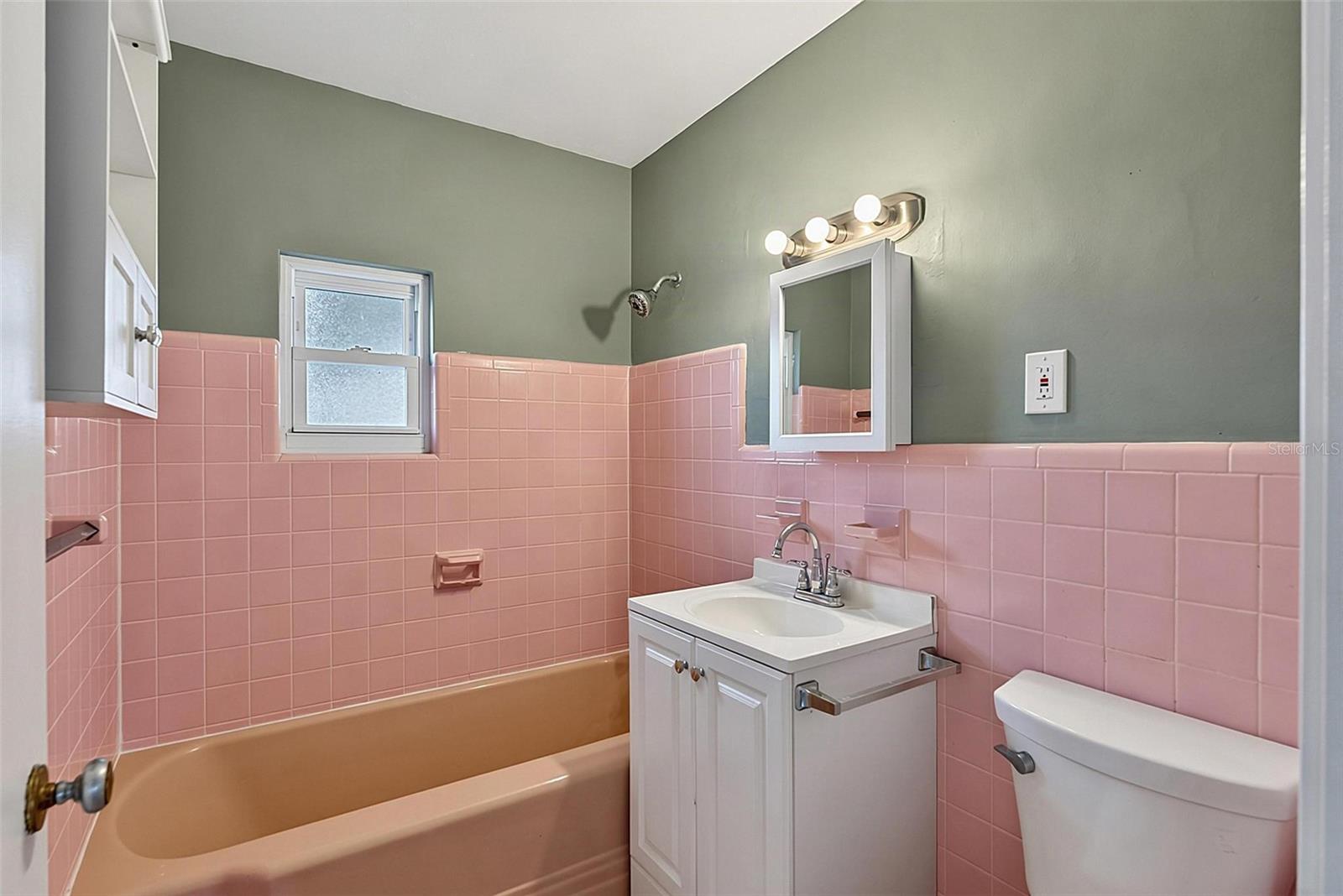 22 BEECHWOOD DR