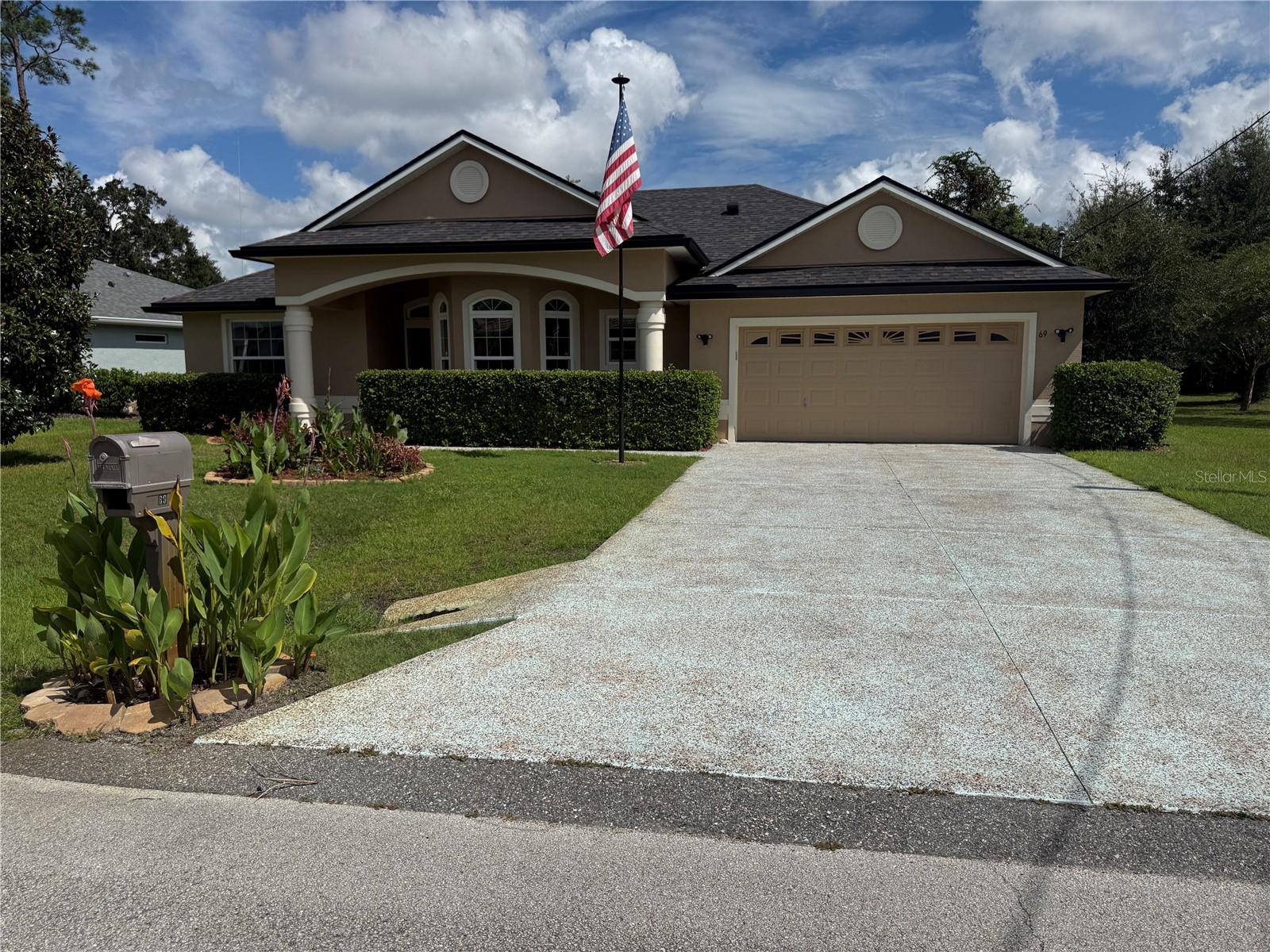 69 WELLESLEY LN
