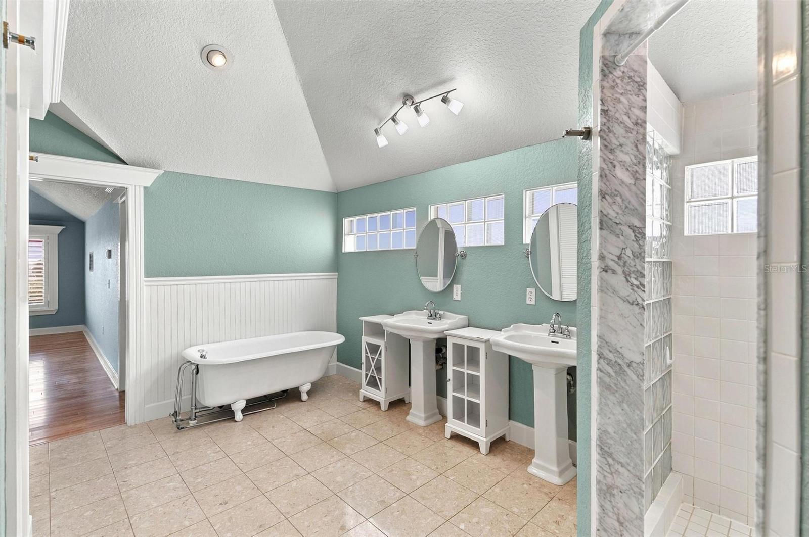 2101 N OCEAN SHORE BLVD