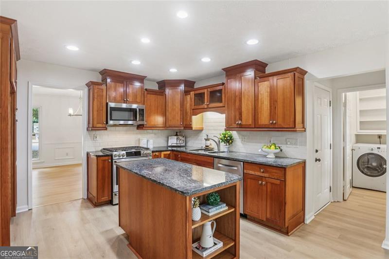 985 Lake Haven
