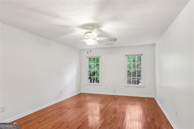 985 Lake Haven