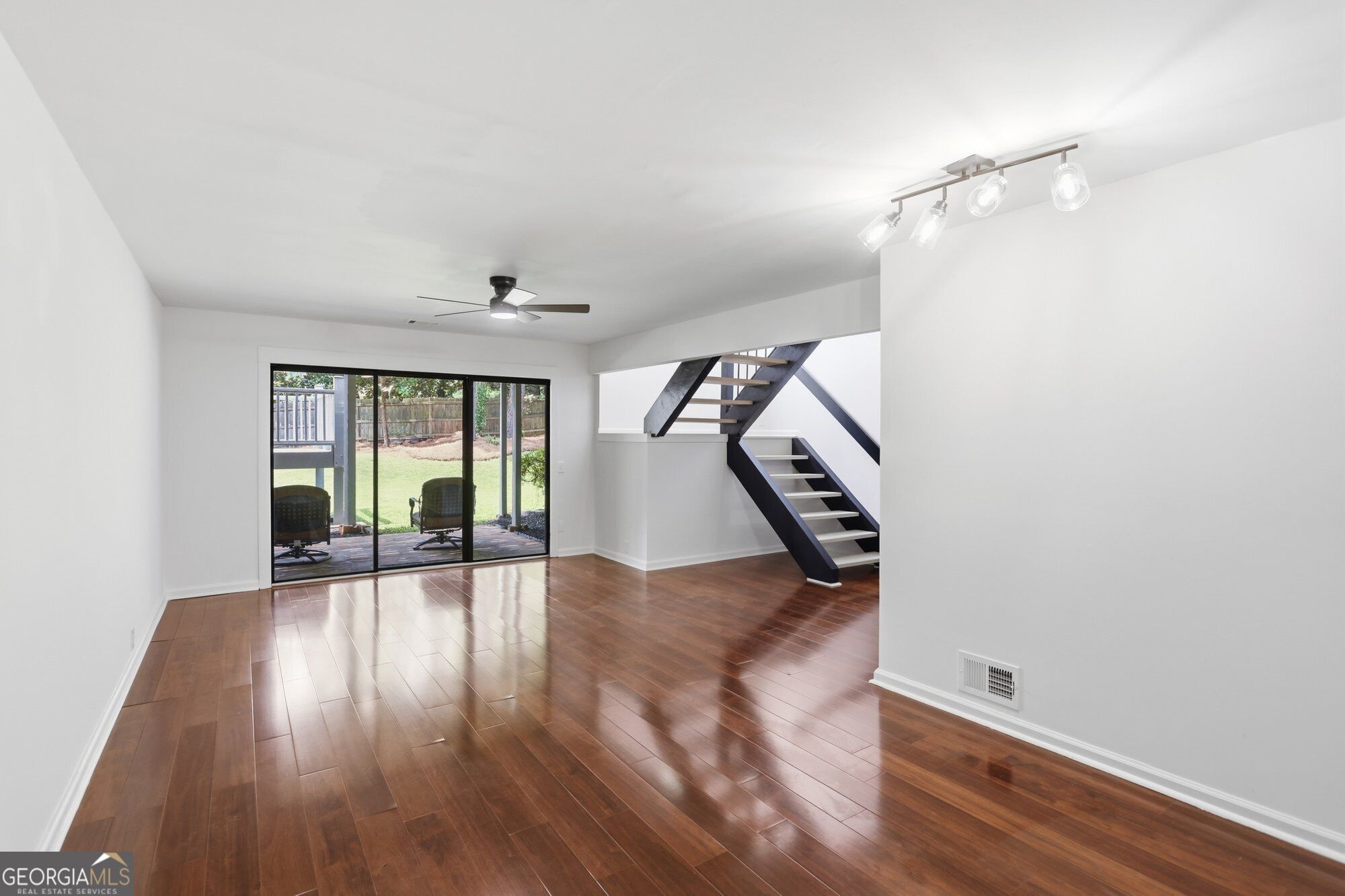 3313 Clubland Drive