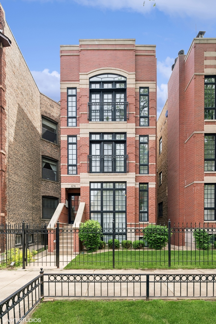 3251 N Kenmore Avenue Unit: 3