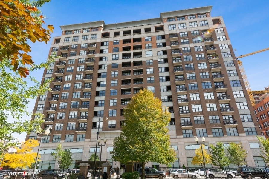 849 N FRANKLIN Street Unit: 906