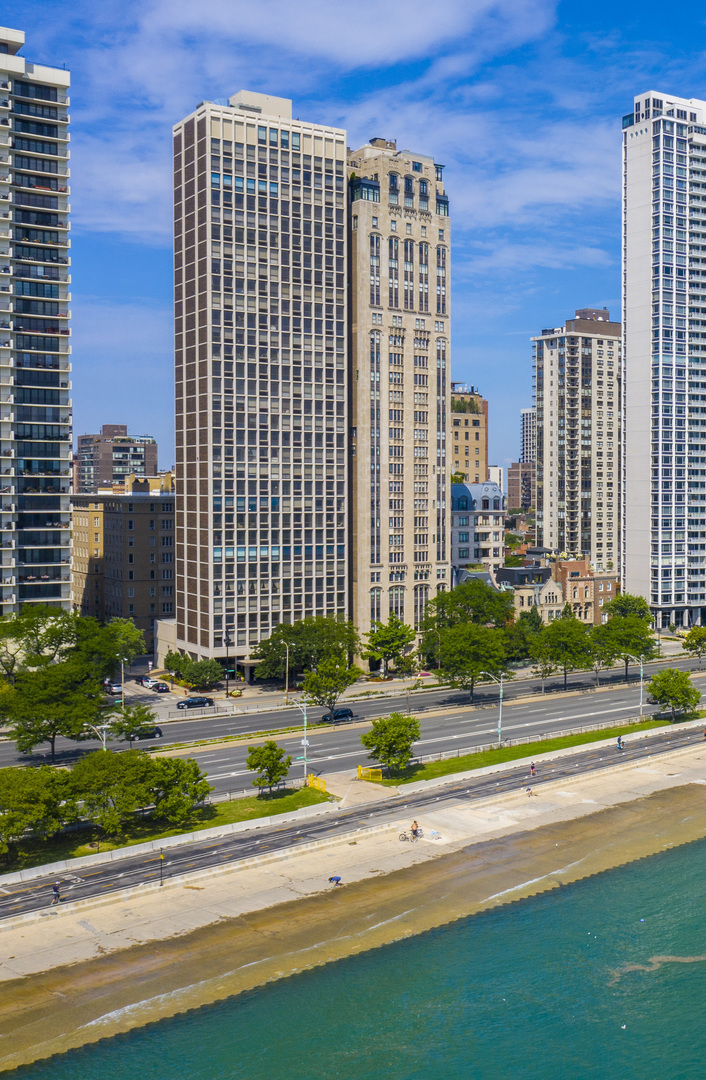 1240 N Lake Shore Drive Unit: 14A