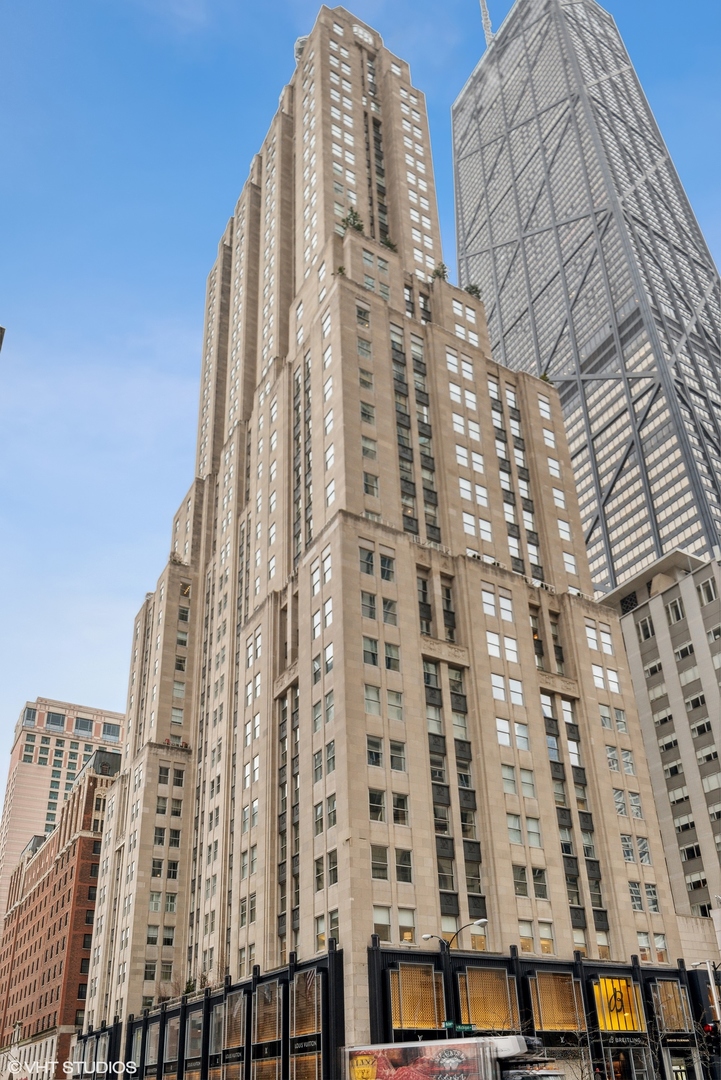 159 E Walton Place Unit: 28A