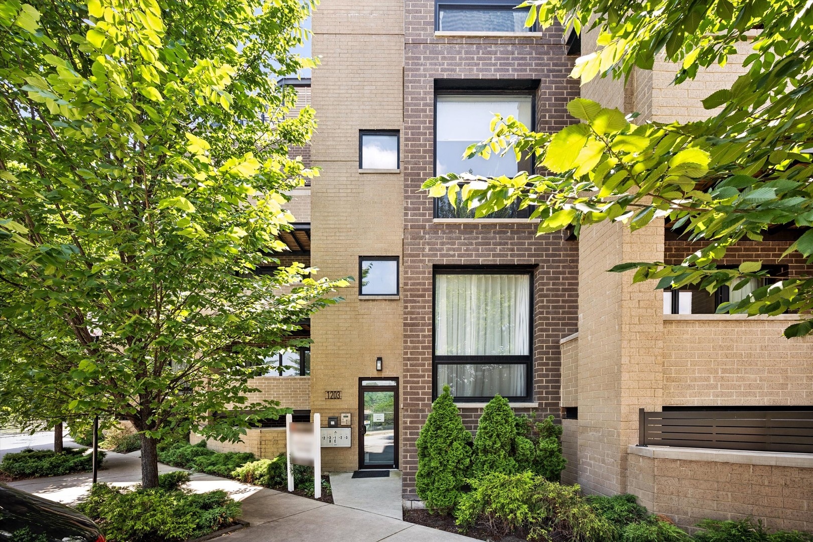 1203 W Superior Street Unit: 1B
