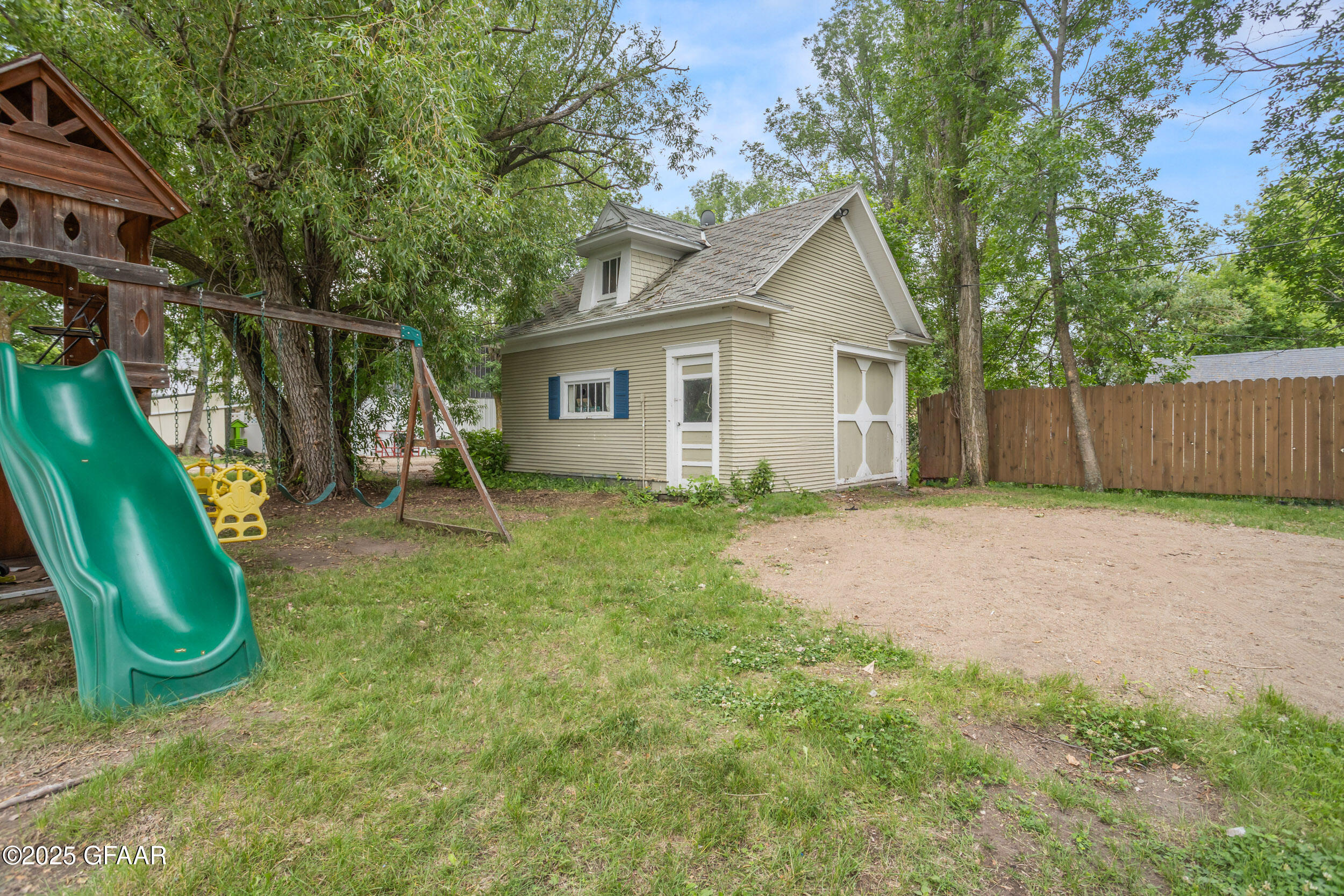 217 N BALDWIN Street, McVille