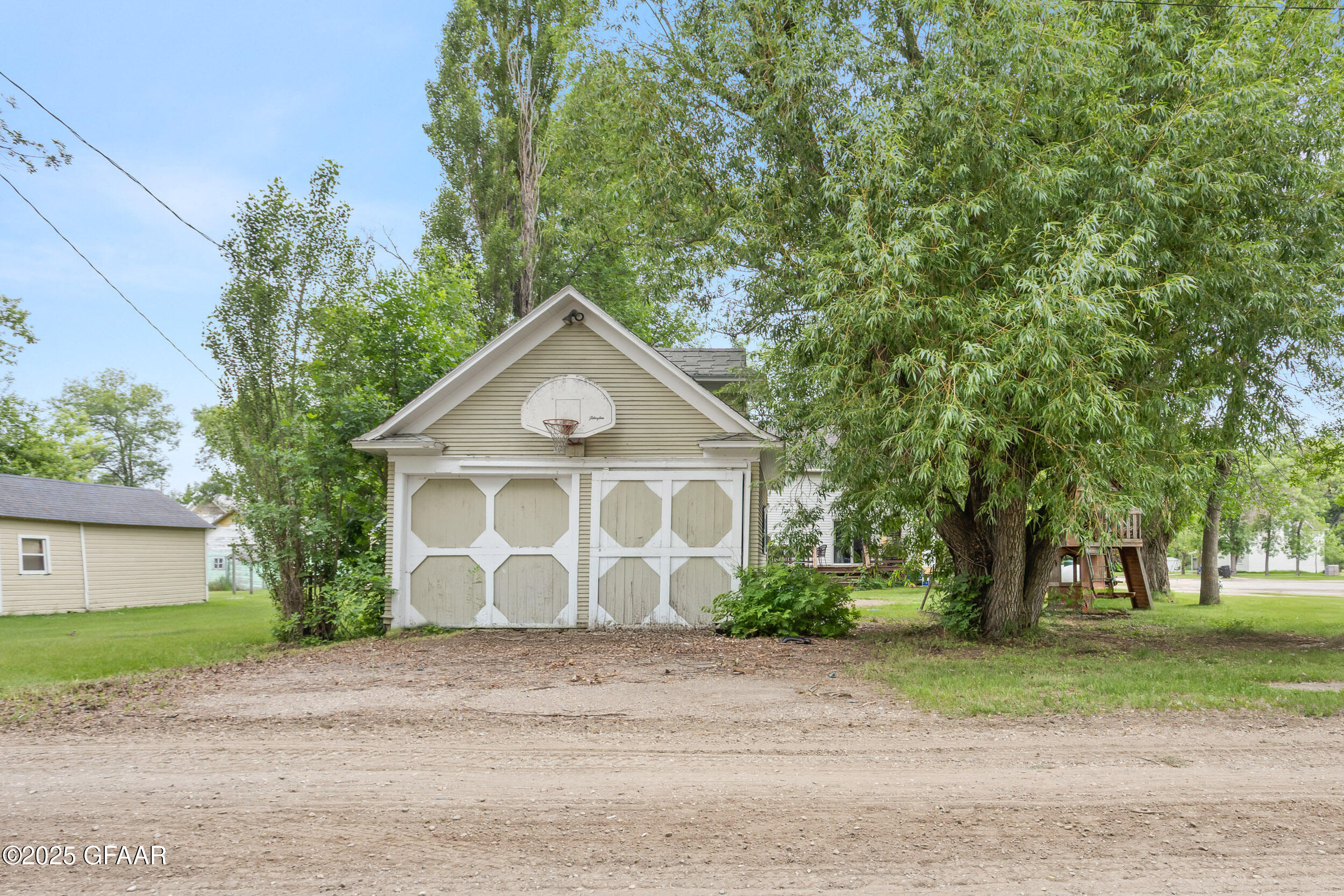 217 N BALDWIN Street, McVille