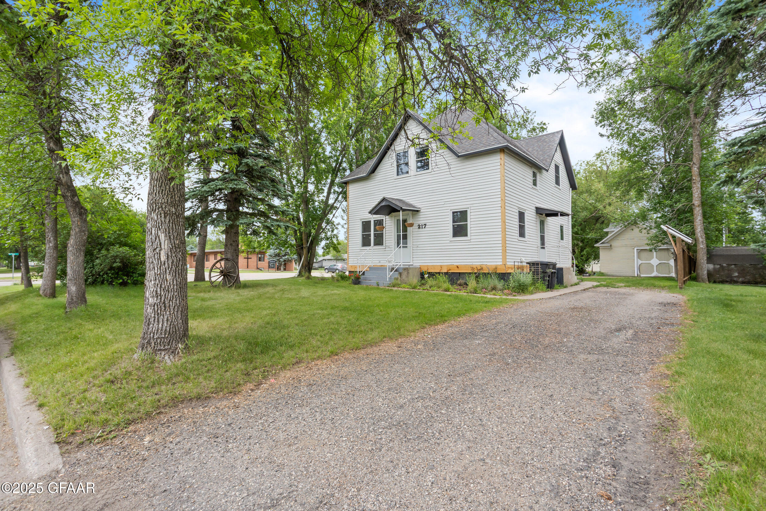 217 N BALDWIN Street, McVille