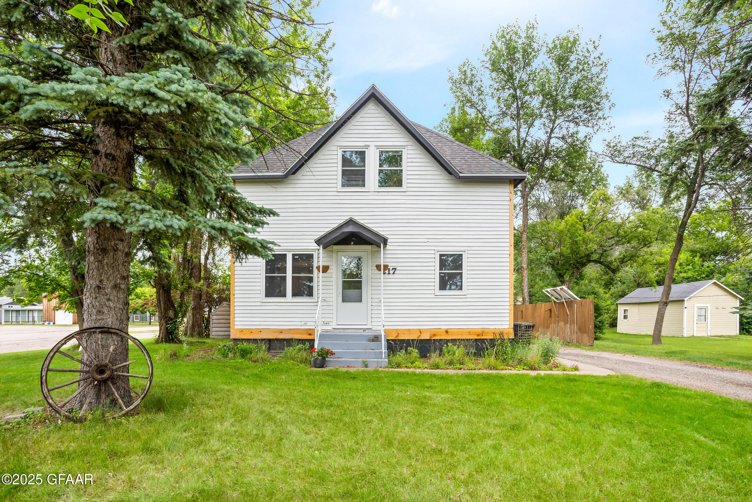 217 N BALDWIN Street, McVille