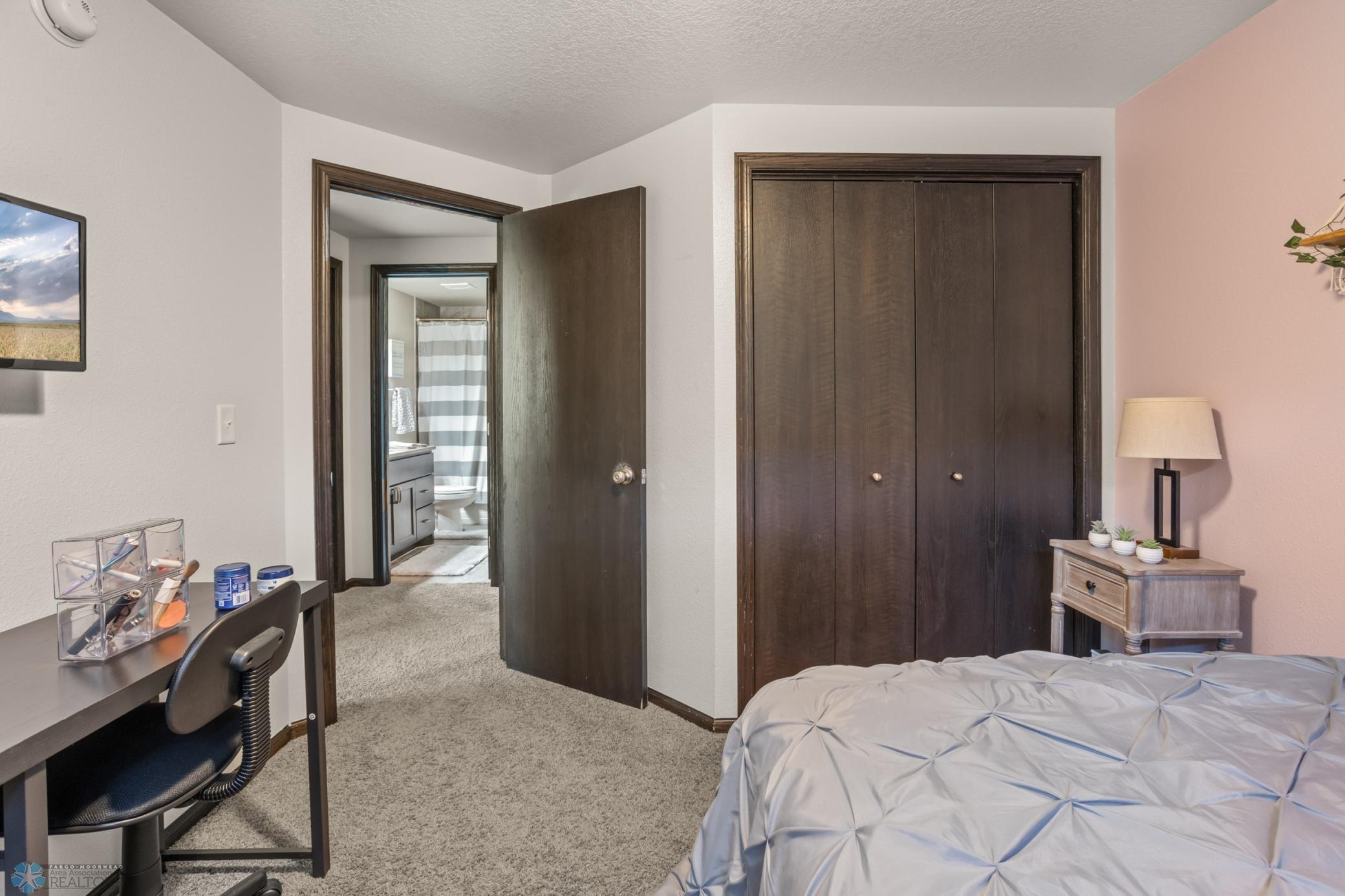 1557 Johnson Drive S