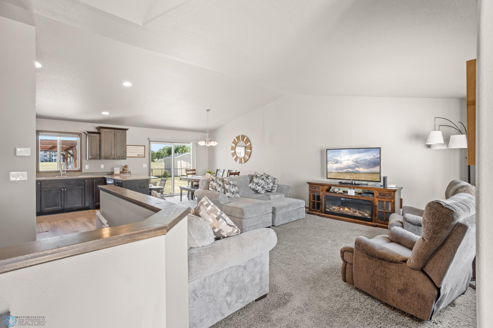 1557 Johnson Drive S