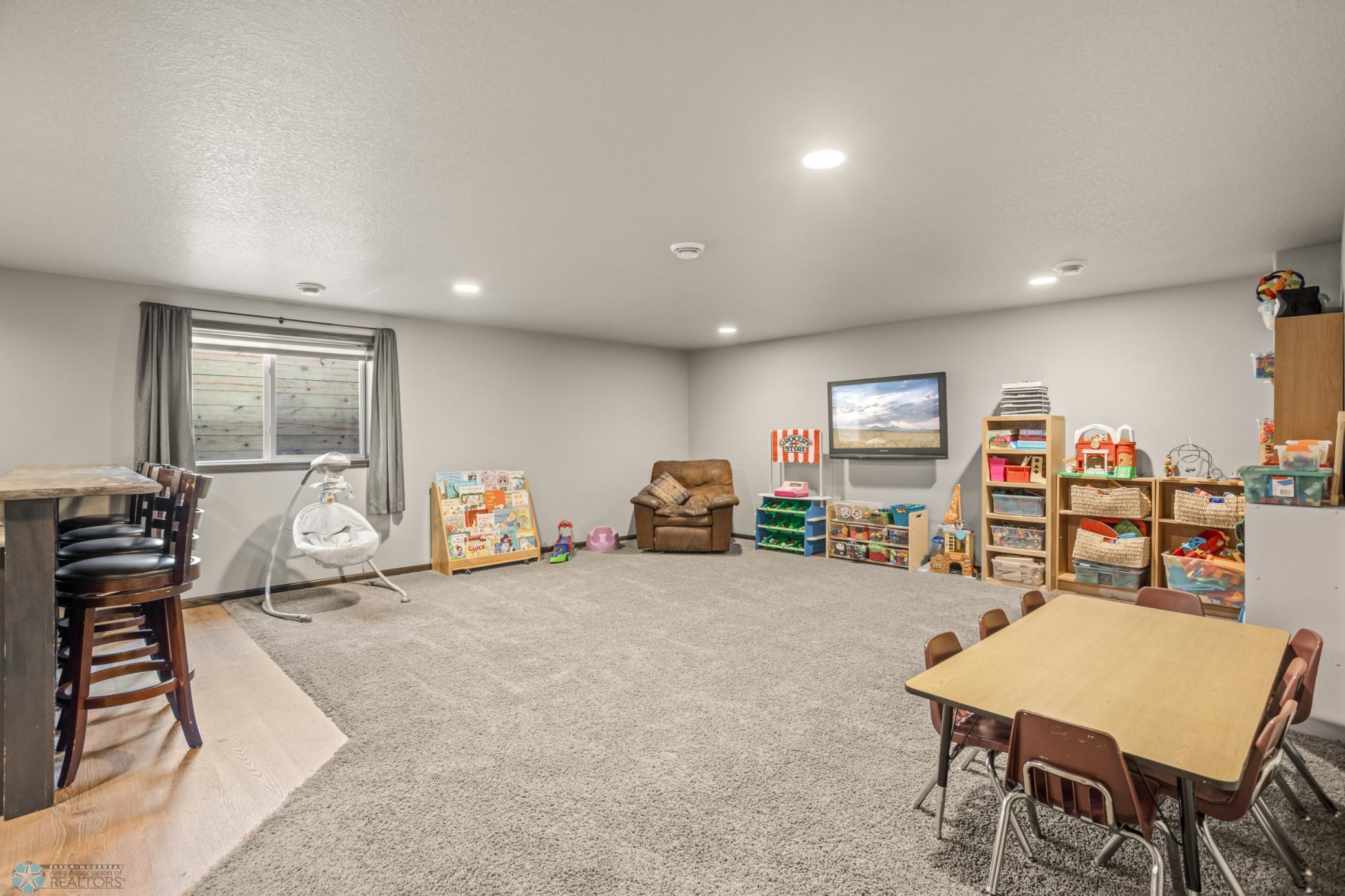 1557 Johnson Drive S