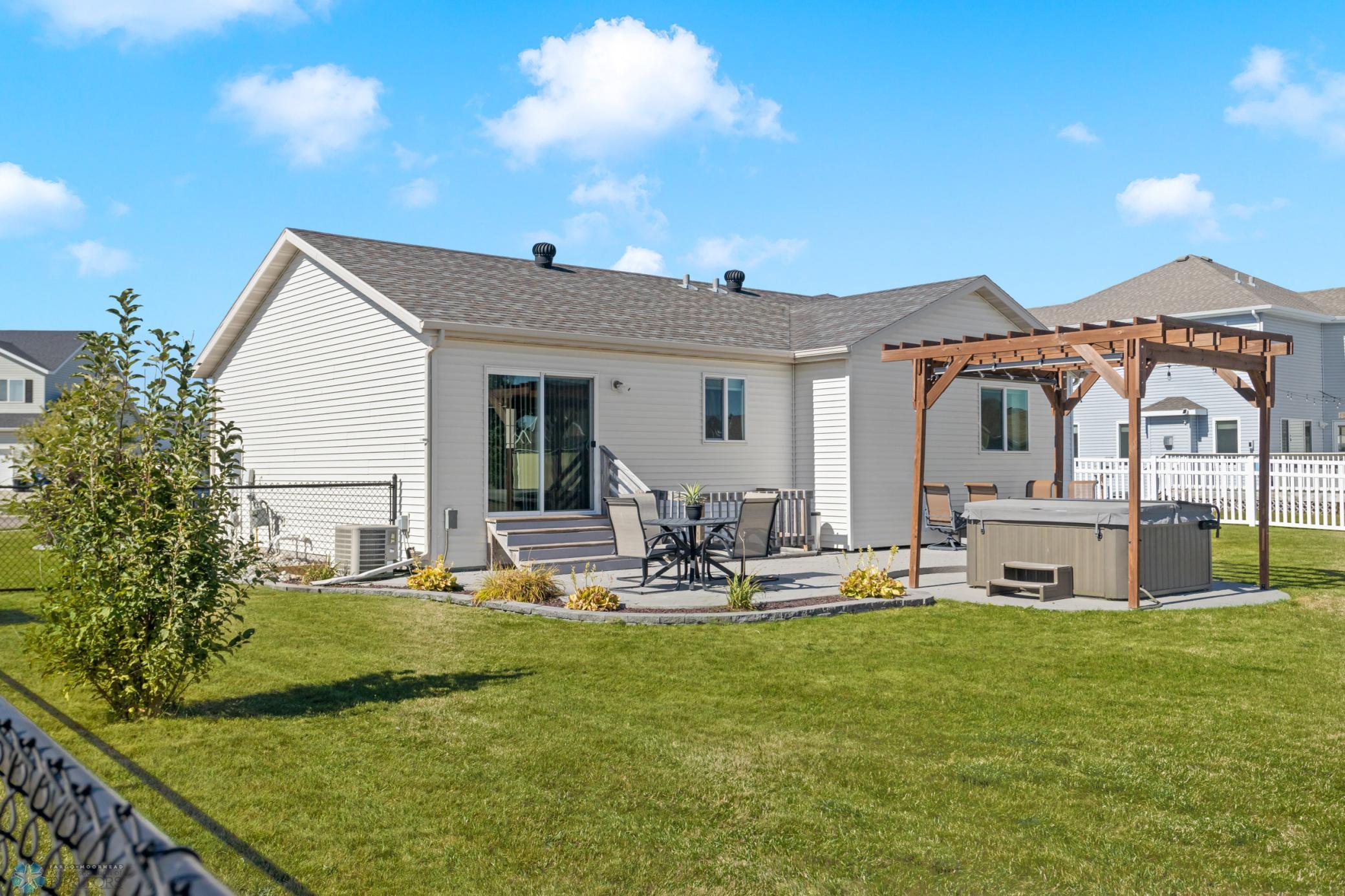 1557 Johnson Drive S