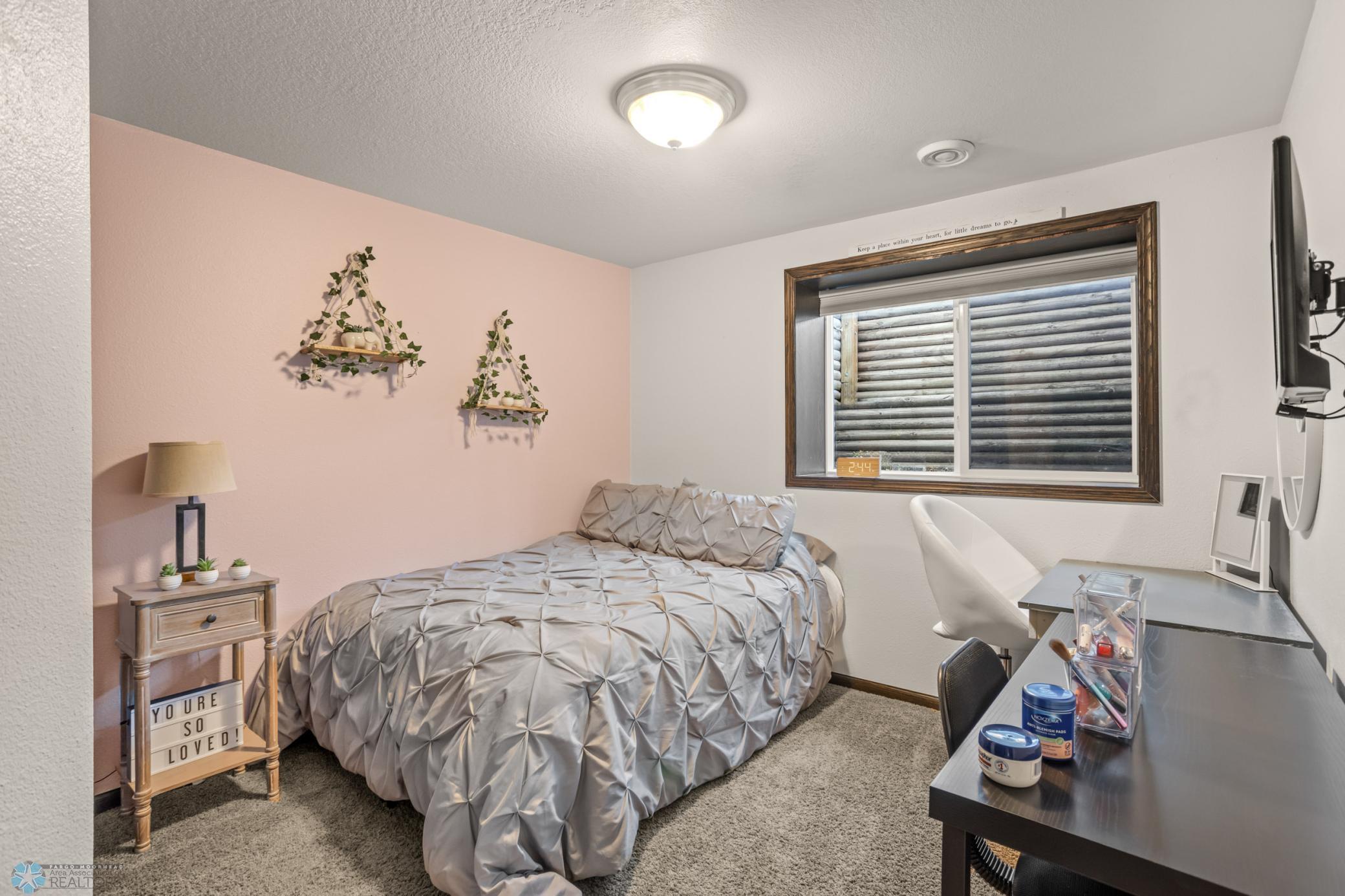 1557 Johnson Drive S